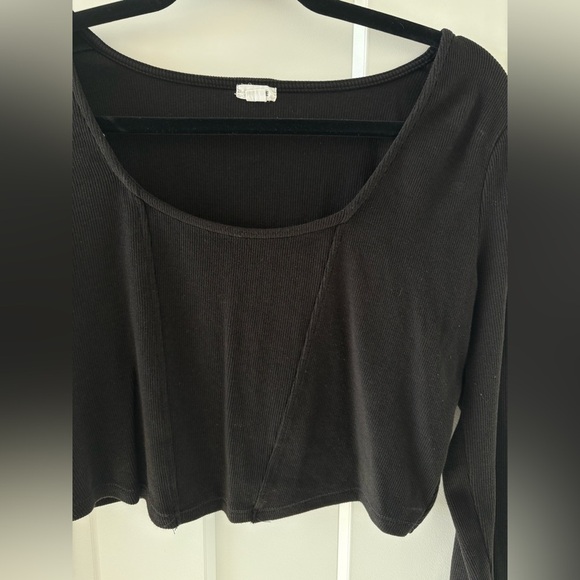 Garage Cropped Long Sleeve Top - Picture 2 of 4